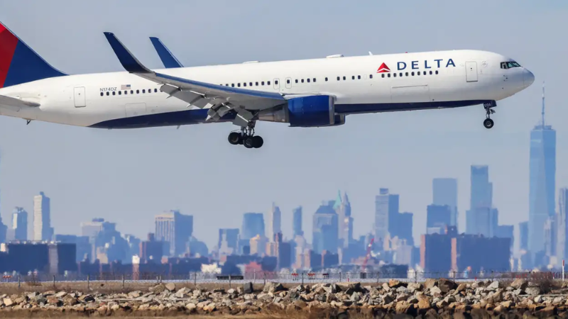 delta flight dl67 emergency